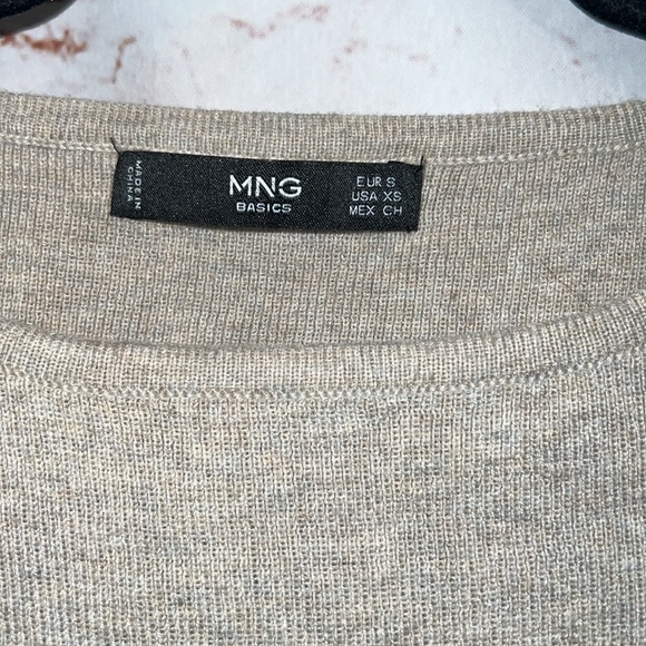 MNG Basics Shirt Womens XS Gray Black Lined Scalloped Hem Long Sleeve Crewneck - Picture 2 of 5